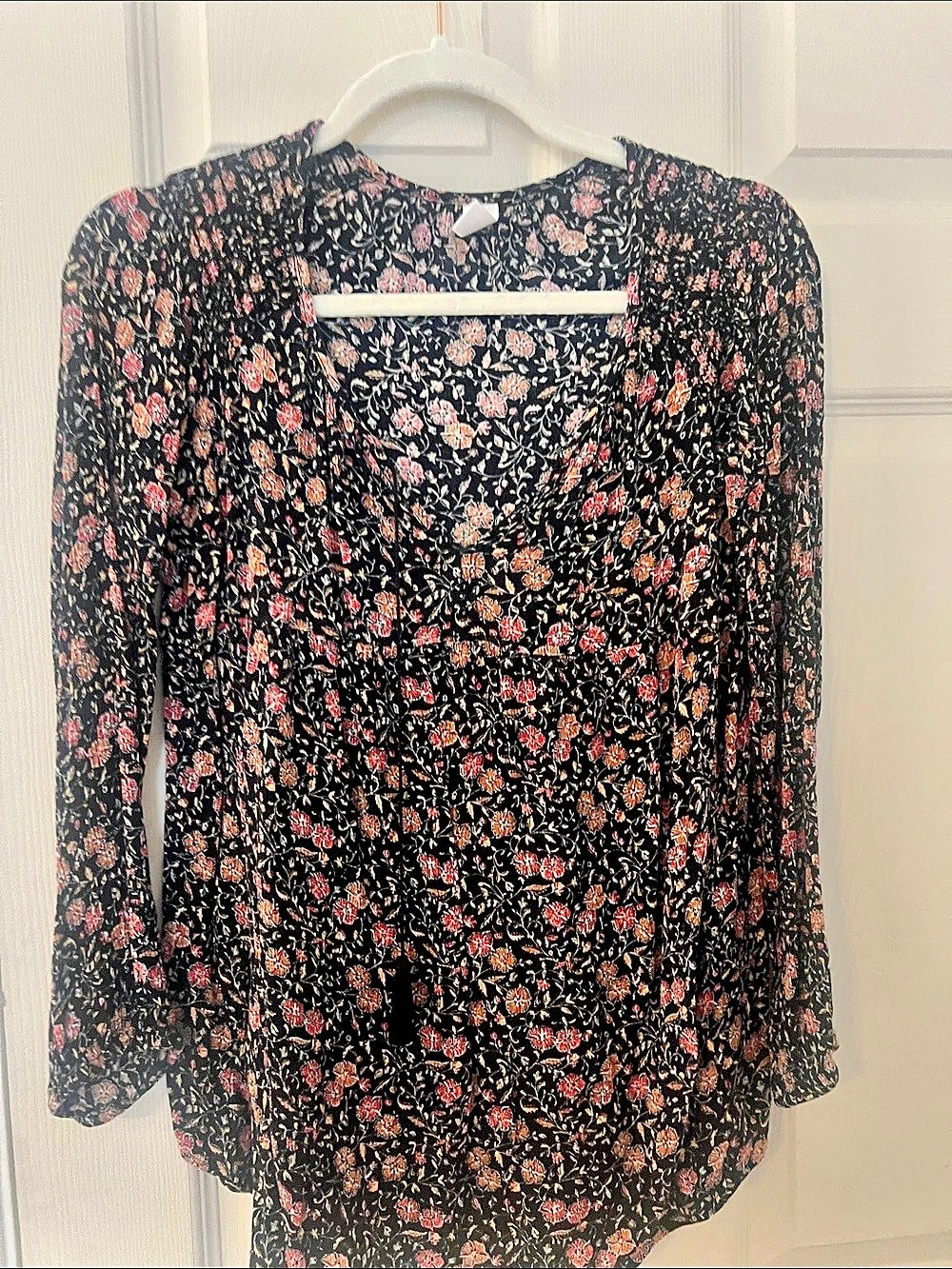 Old Navy Floral Long Sleeve Blouse in Black & Pink Size Small